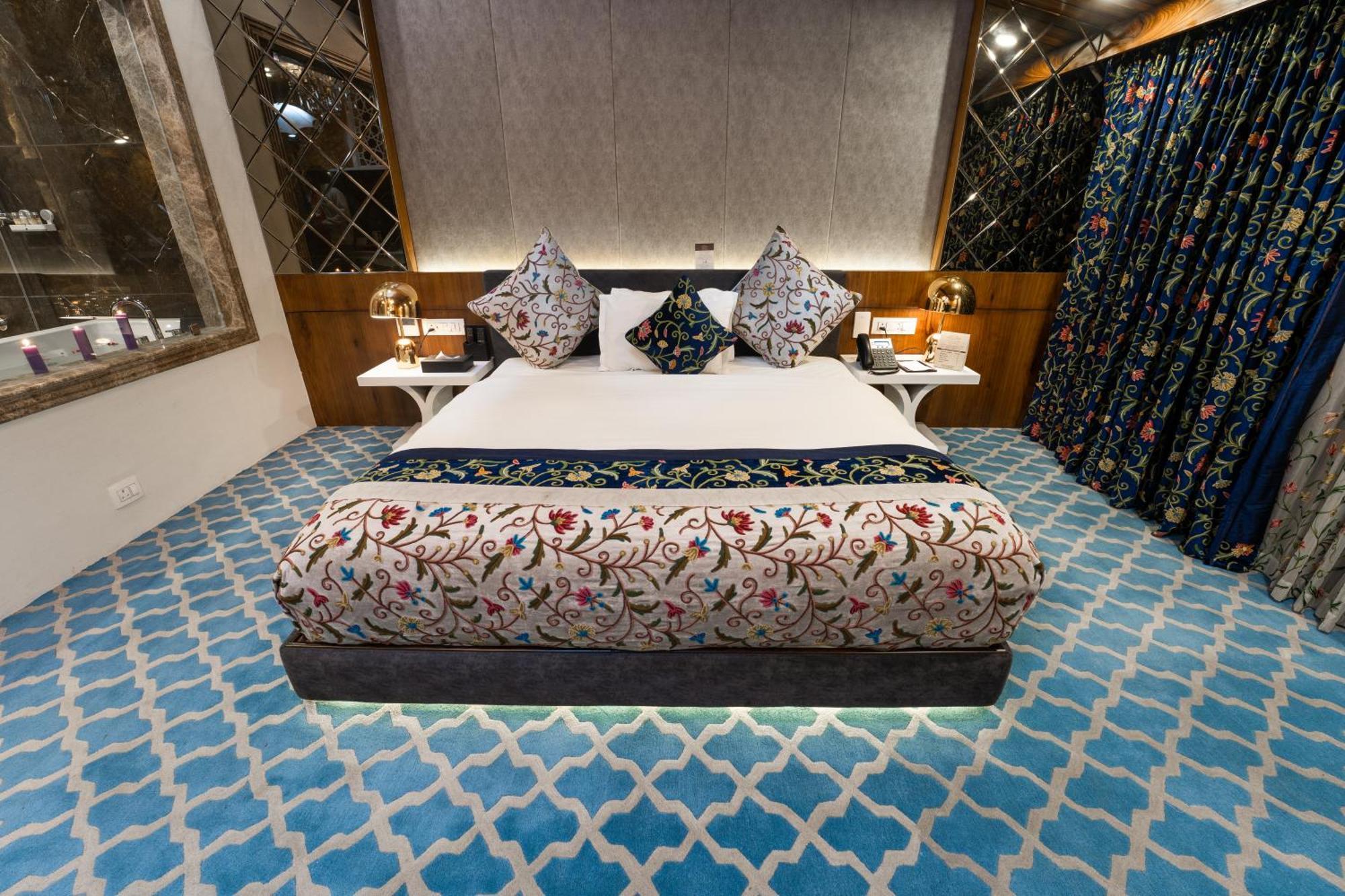 Hotel Snowland, Srinagar Exteriör bild