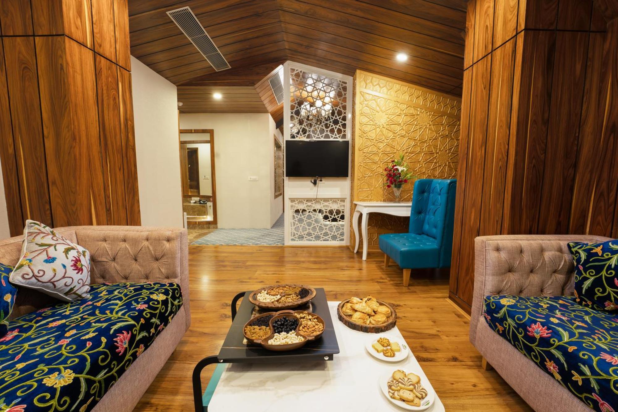 Hotel Snowland, Srinagar Exteriör bild