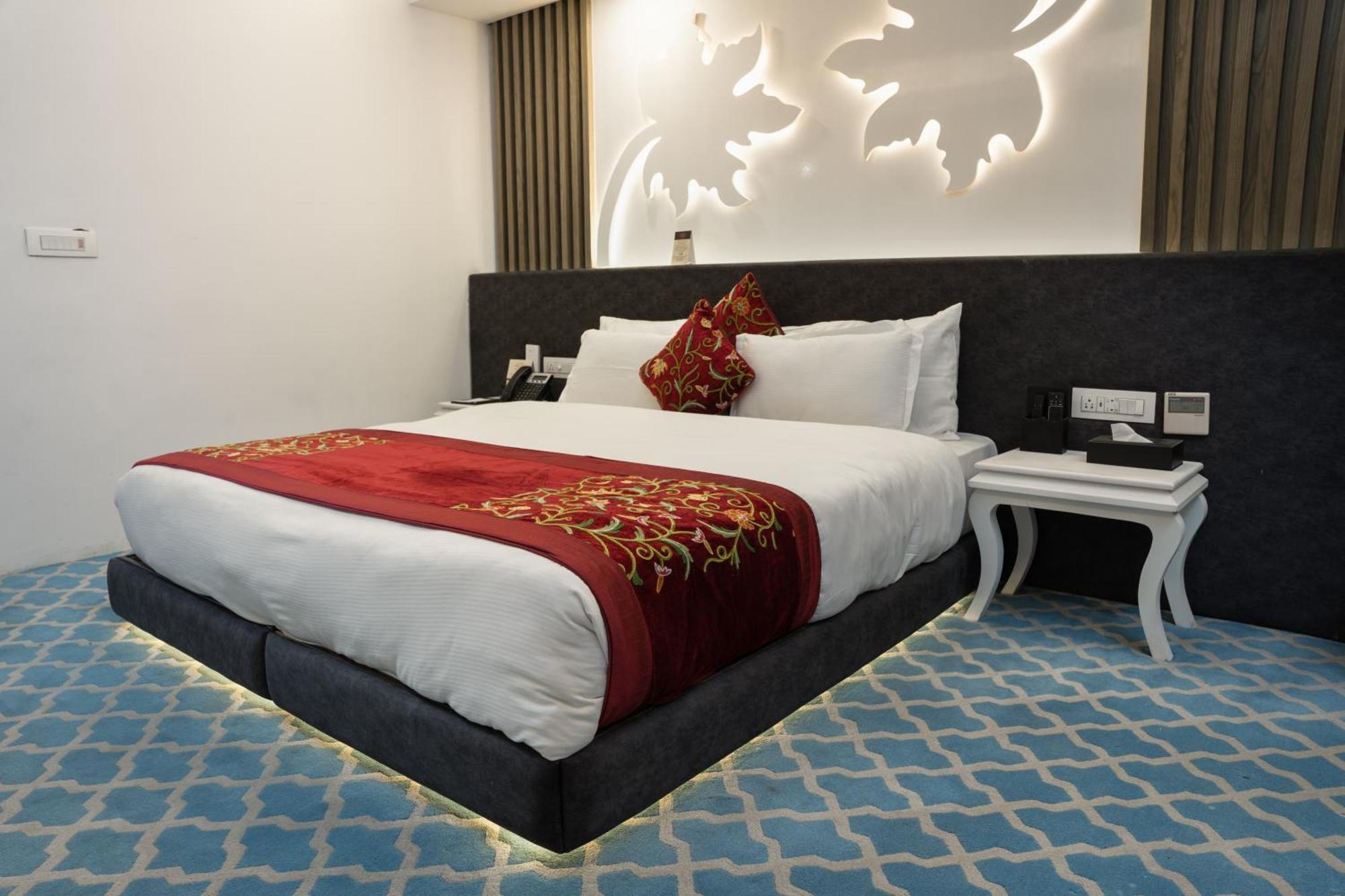 Hotel Snowland, Srinagar Exteriör bild