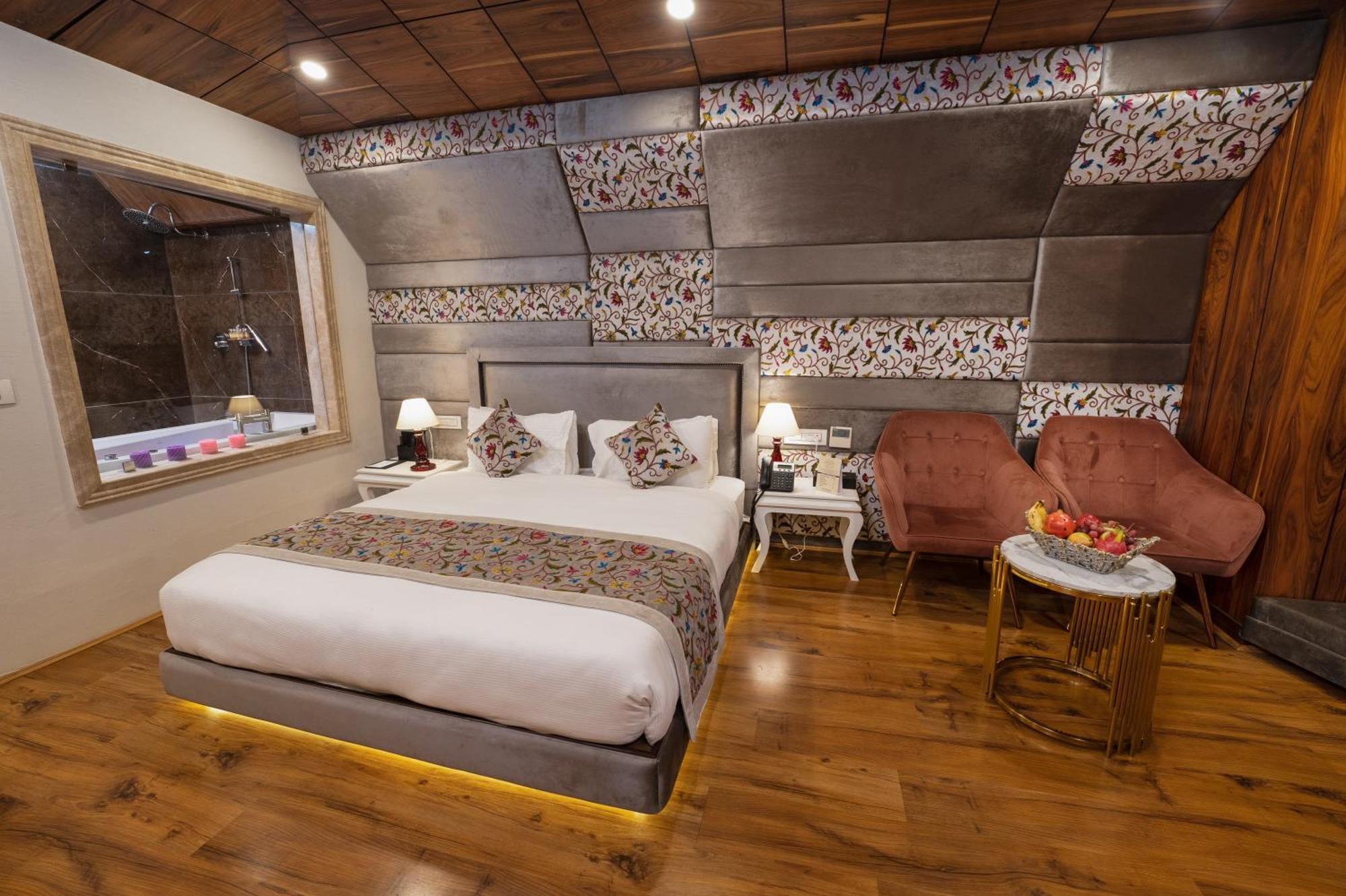Hotel Snowland, Srinagar Exteriör bild